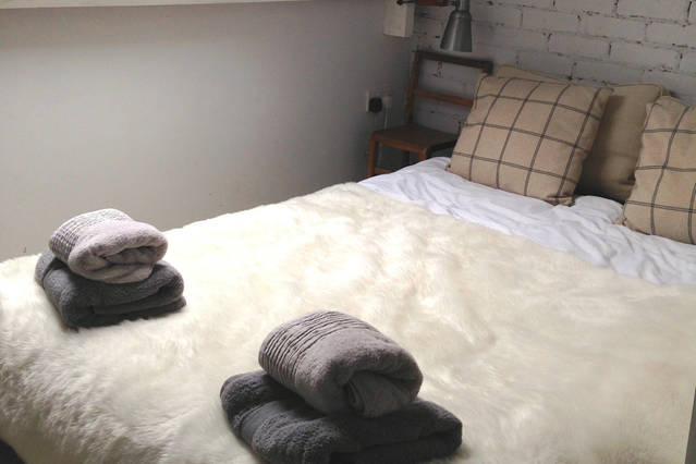 Attic room (sleeps 2)